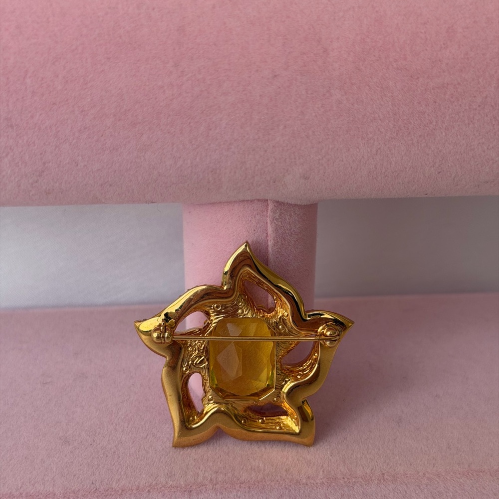SIGNED SWAROVSKI GOLD PLATED GOLDEN CITRINE PIN - Picture 4 of 4